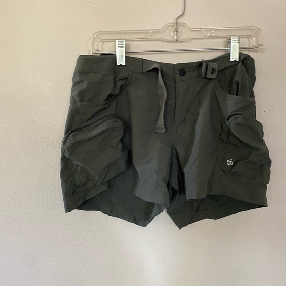 Women’s Columbia Dark Green Cargo Shorts - Picture 1 of 4
